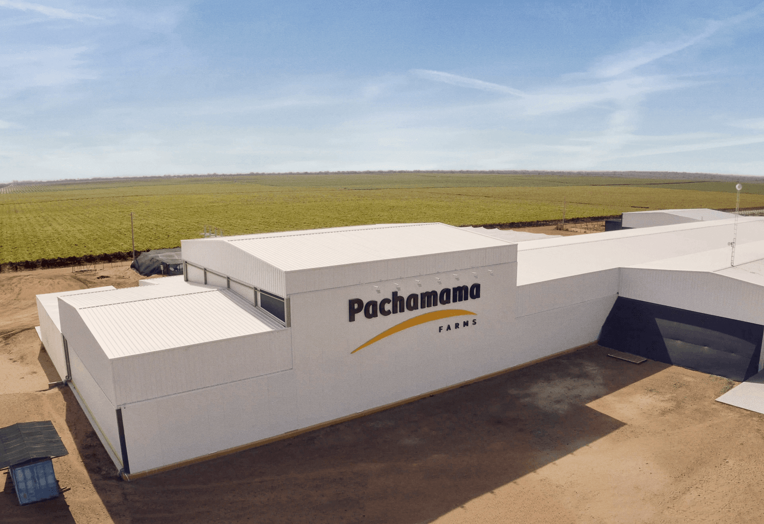 facilities and workers cultivating instalaciones y trabajadores de fincas pachamama cultivando frutas de calidad || pachamama_farms_high_quality_exotic_fruits_vegetables_peru